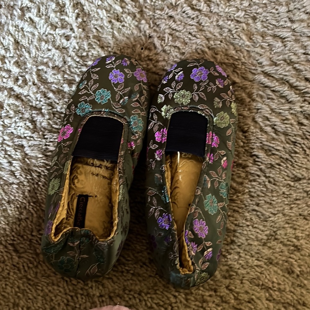Slippers - Picture 3 of 3
